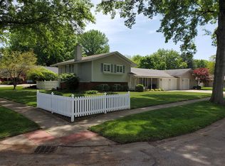 36 Bellerive Rd, Springfield, IL 62704