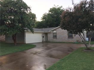 916 Meadowview Dr, Crowley, TX 76036