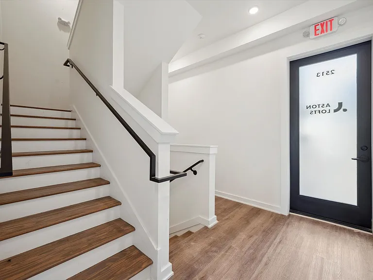 Aston Lofts — Photo 20