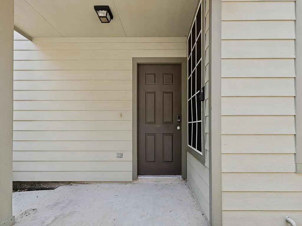 3 bed, 2.5 bath, 1503 sqft, $1,900 — Photo 4