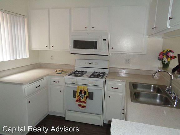 3rd image of 820 Redondo Ave #101