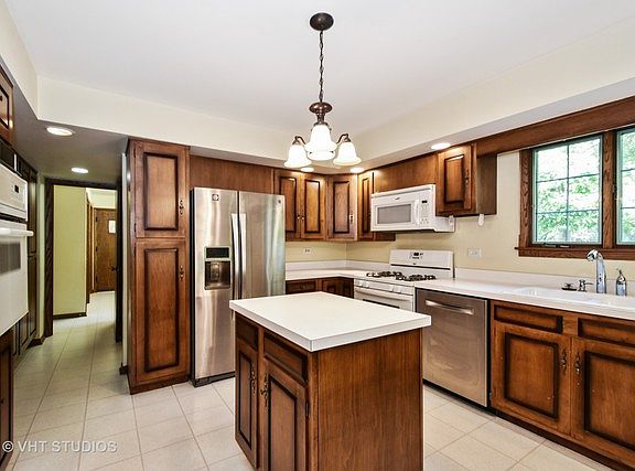 3rd image of 2711 Park Dr