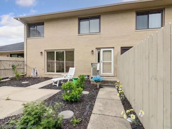 42200 E Edward Dr, Clinton Township, MI 48038
