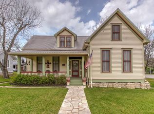311 E Main St, Fayetteville, TX 78940