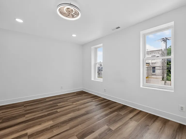 807 N 42nd St — Photo 24