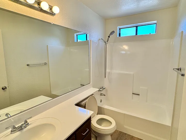 814 E Windsor Rd #106 — Photo 7