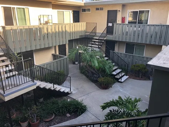 2 bed, 1.5 bath, 840 sqft, $2,350 — Photo 3