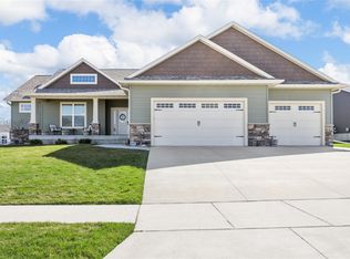 1225 Hickory Ridge Dr, Marion, IA 52302