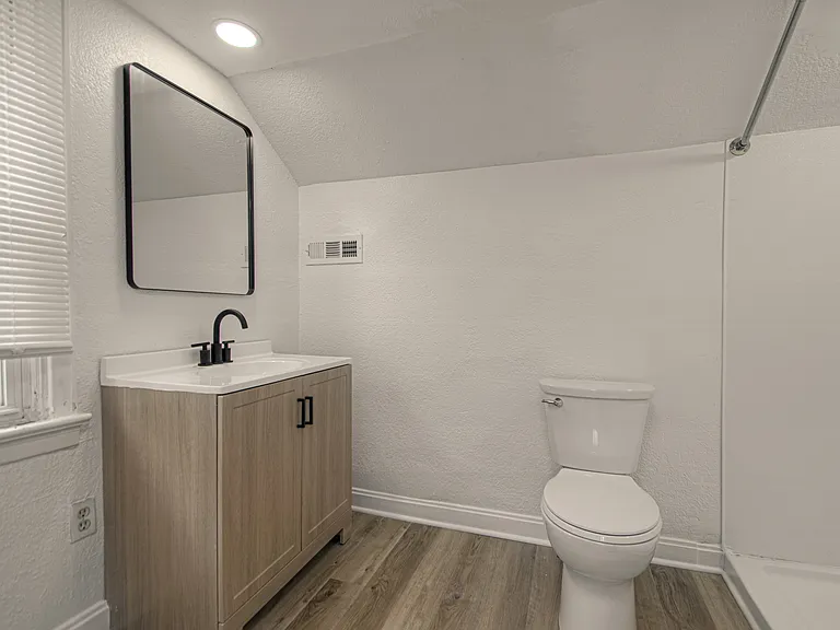 7800 Jefferson St — Photo 23