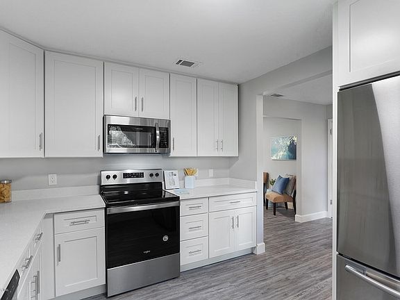 3rd image of 5826 Norde Dr E