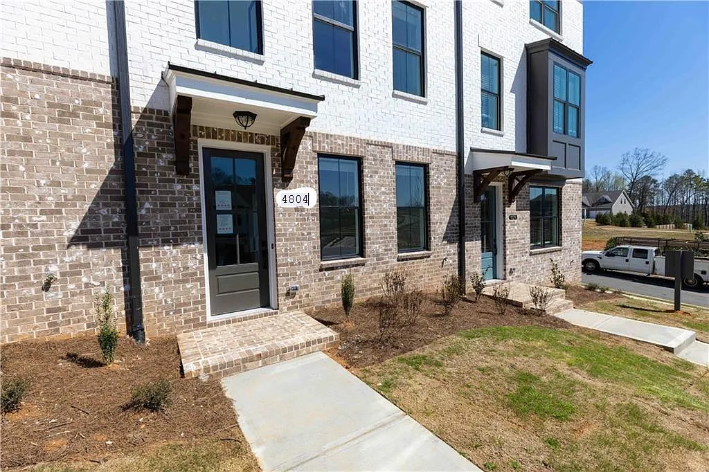 3 bed, 3.5 bath, 1893 sqft, $2,600 — Photo 1