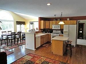 4th image of 1583 Evergreen Dr
