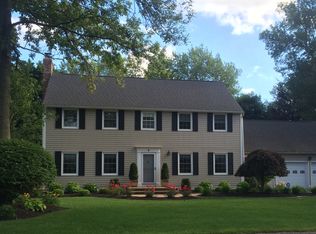 8 Woodcrest Dr, Batavia, NY 14020