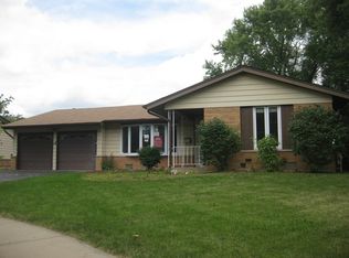 839 Brantwood Pl, Elk Grove Village, IL 60007