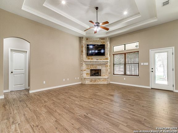 4th image of 306 HICKORY TRAIL DR