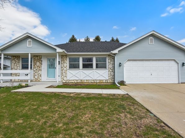 810 Case Dr, Roselle, IL 60172