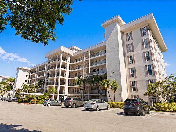 4th image of 3000 N Palm Aire Drive #403