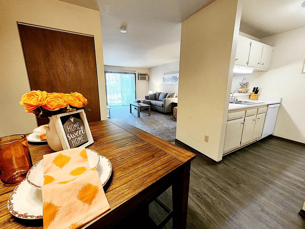 Rivers Edge Apartments — Photo 1