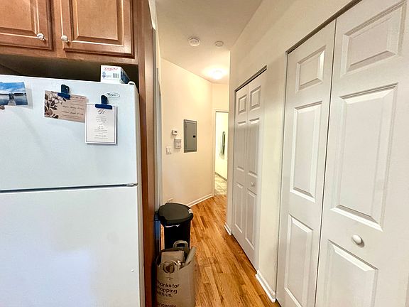 4th image of 1066 N Hermitage Ave #1FR