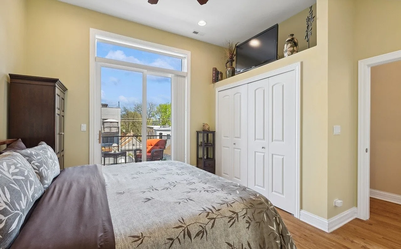 2428 West Cortez Street — Photo 3