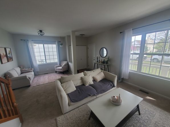 368 W Winchester Dr, Round Lake, IL 60073