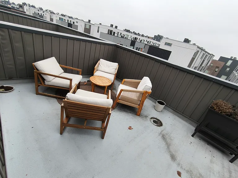 2004 Northbank Pl — Photo 32