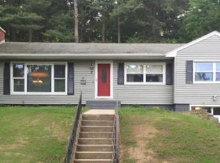 3 Laurel Ter, Westfield, MA 01085