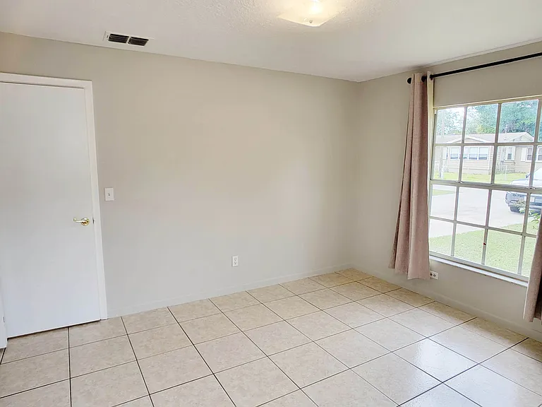 8411 N Greenwood Ave — Photo 8