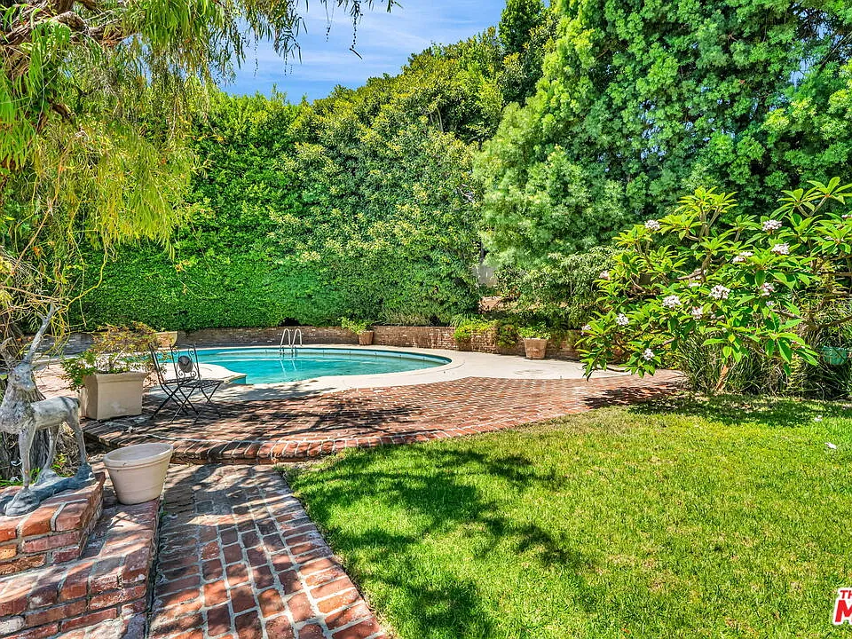 701 N Sierra Dr