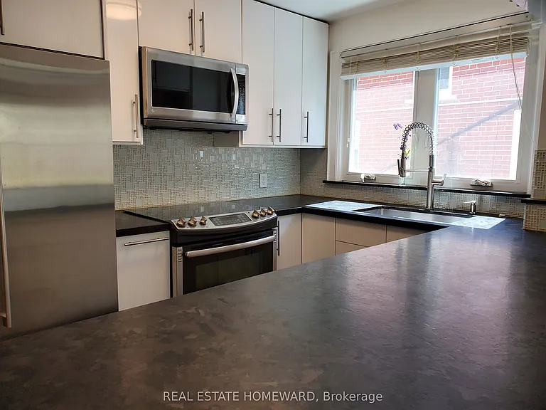 21 Love Cres #MAIN FLOOR — Photo 8