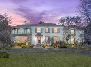 470 Renaud Rd, Grosse Pointe Woods, MI 48236