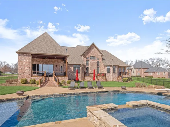 11009 Timarron Dr, Bentonville, AR 72712