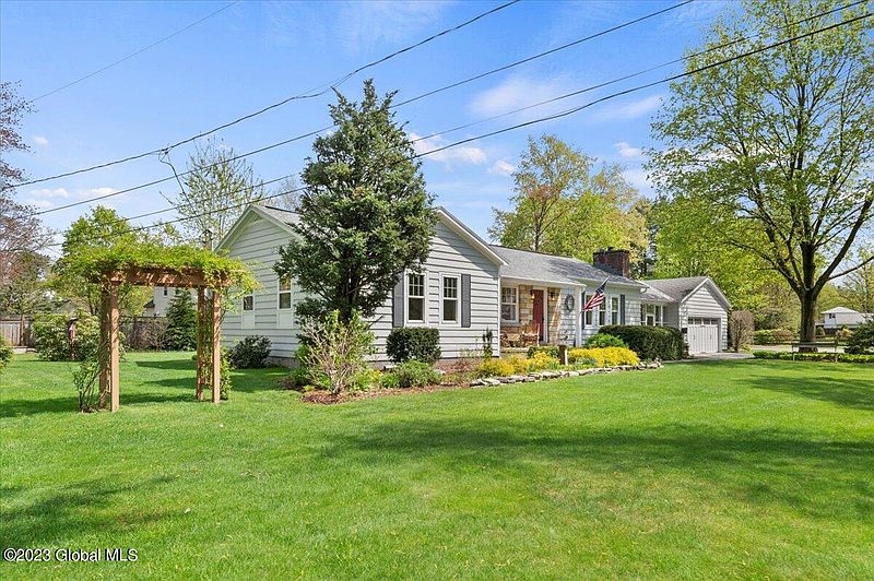 2nd image of 289 Lake Avenue