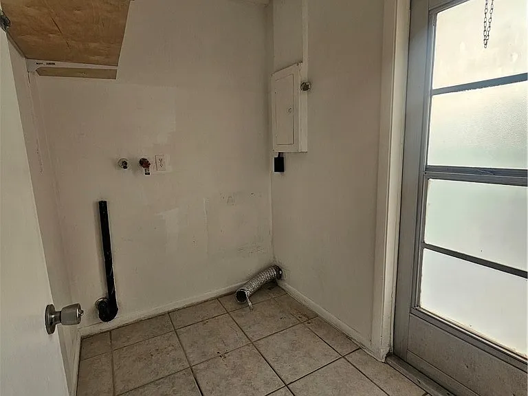 423 Morgan Cir S — Photo 11