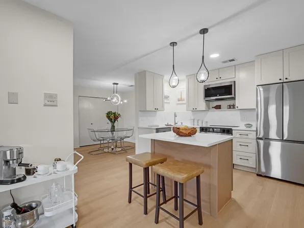 116 East Freistadt ROAD #F, Thiensville, WI 53092