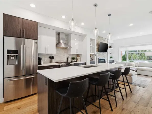 2731 N 19th Ave SW, Calgary, AB T3E 7G1