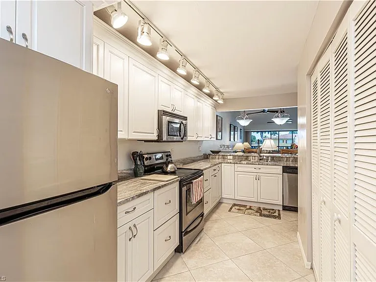 4410 Chantelle Dr #H-205 — Photo 11