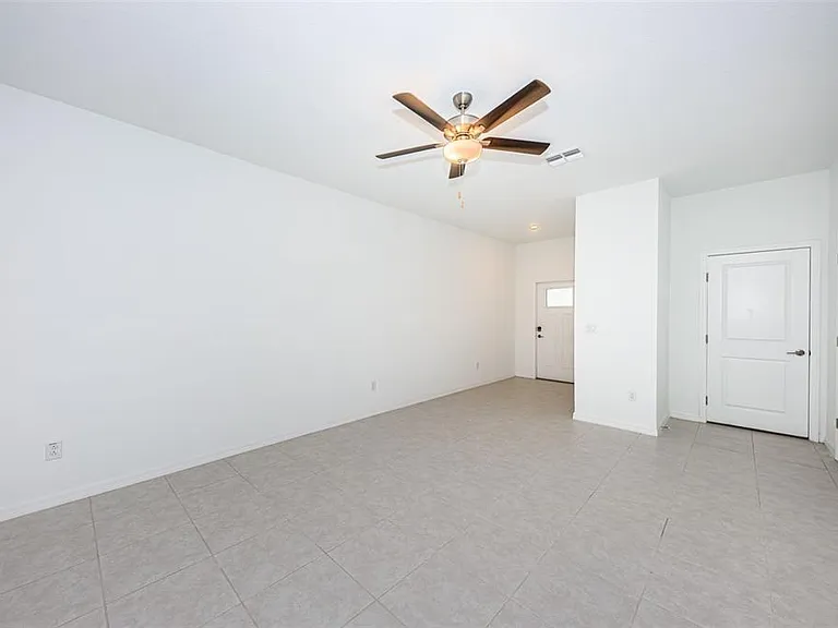 8327 Crescent Oaks Dr — Photo 8