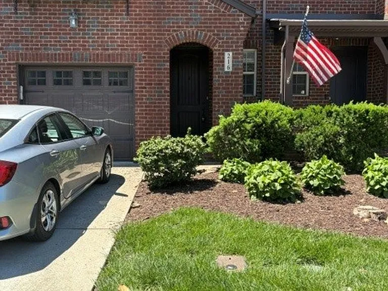 216 Bixby Private Ln — Photo 2