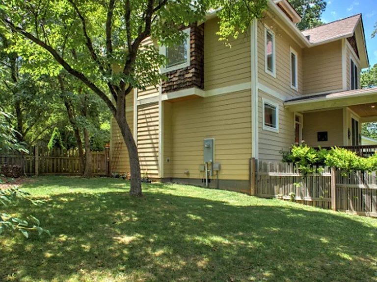 44 Chiles Ave — Photo 32