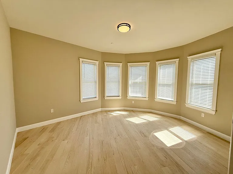 2 Beach Rd — Photo 10
