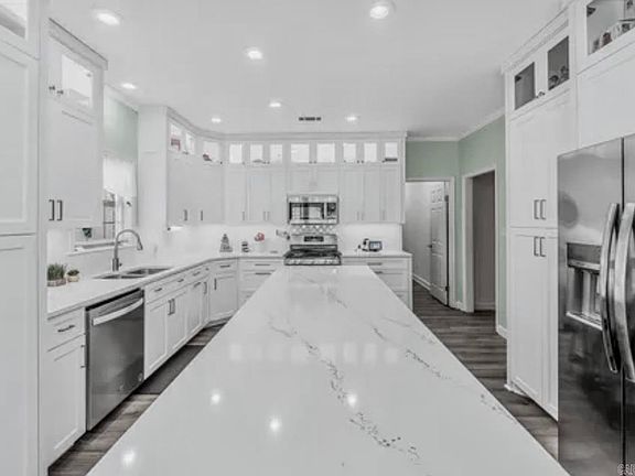 5th image of 126 Bay Ridge Loop