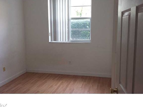 4th image of 3115 NE 184th St