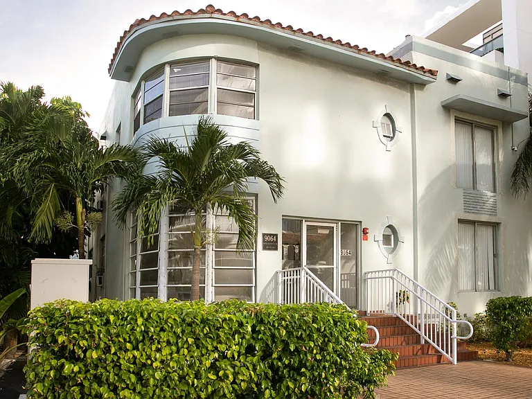 HISTORIC ART DECO BUILDING - DESIGNED BY WORLD FAMOUS ARCHITECT - FEATURED IN MSNBC BEST SMALL TOWNS IN AMERICA
IN THE MOST PERFECT LOCATION