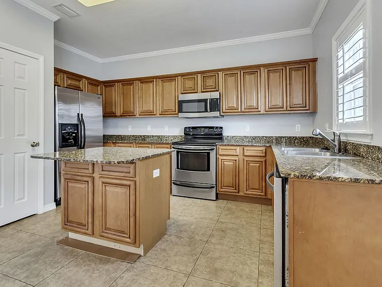 1486 Bentley Cir — Photo 10