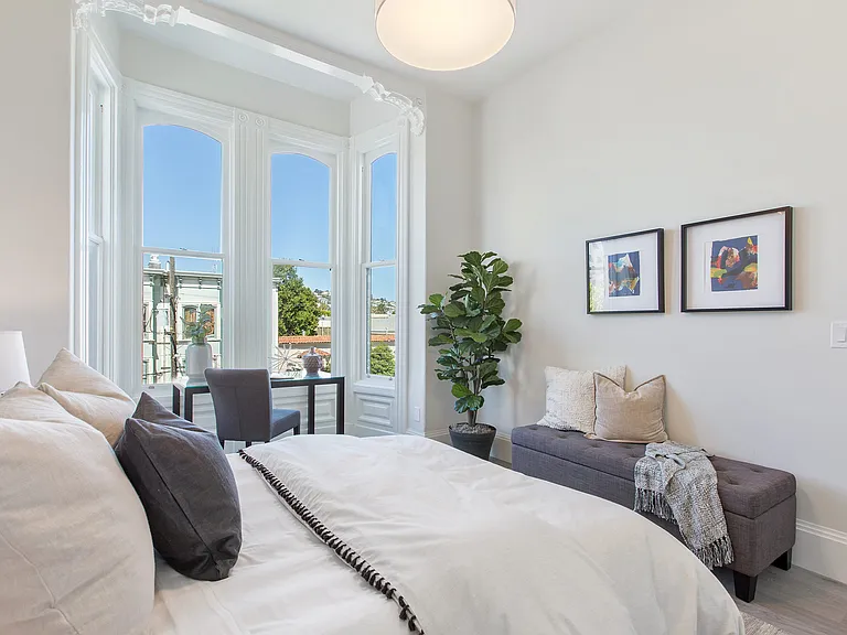 1329 S Van Ness Ave — Photo 54