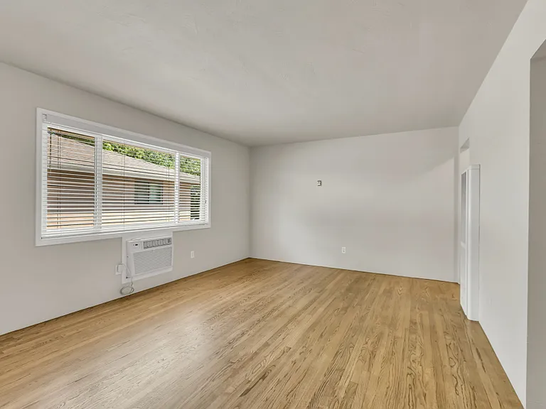 1624 T St #9 — Photo 2