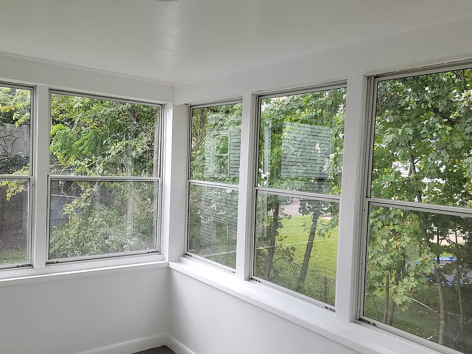 30 Leuvine St #2