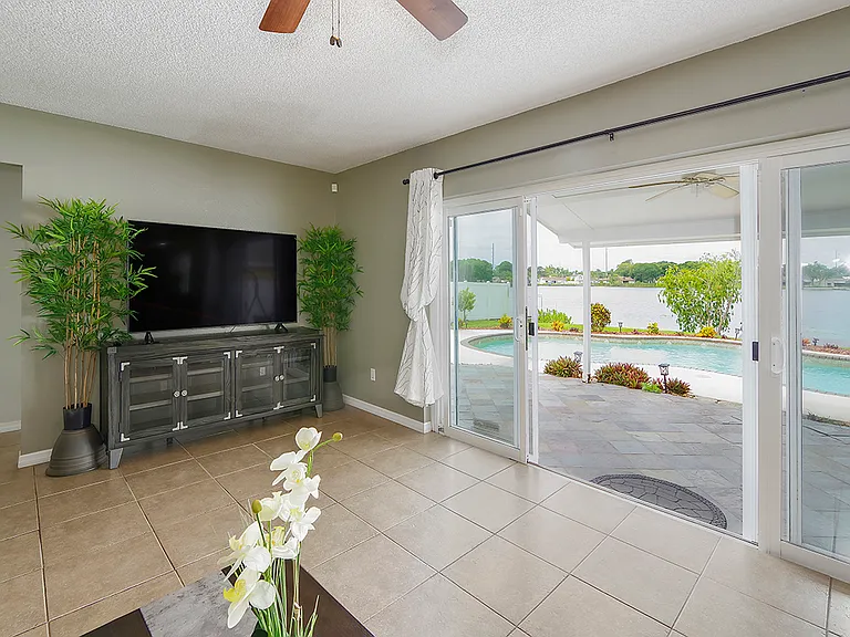 8318 Palma Vista Ln — Photo 25
