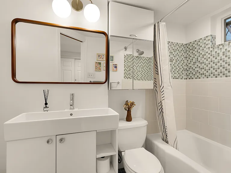 1733 Harvard St NW — Photo 5